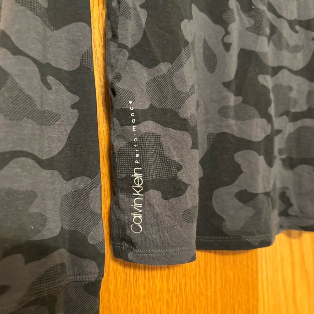 Women’s Calvin Performance Camouflage light Hoodie - Picture 4 of 5